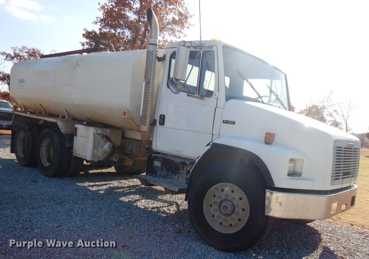 image for item FW9909 2000 Freightliner FL80  water truck