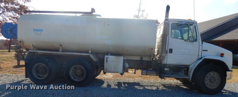 image for item FW9909 2000 Freightliner FL80  water truck