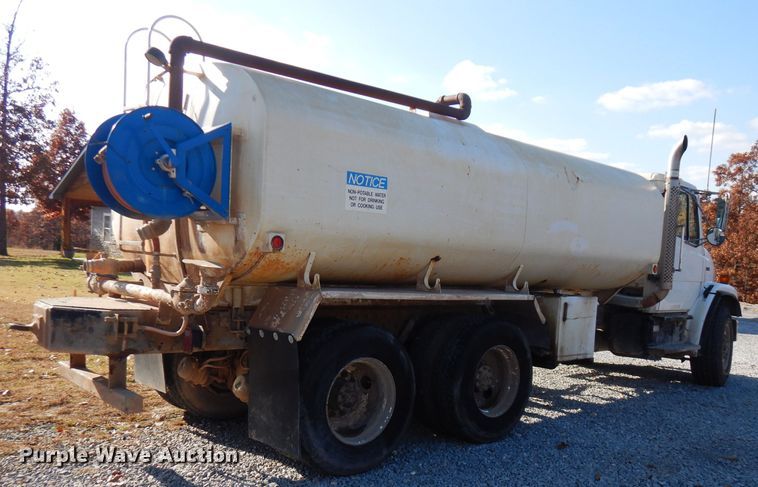 image for item FW9909 2000 Freightliner FL80  water truck