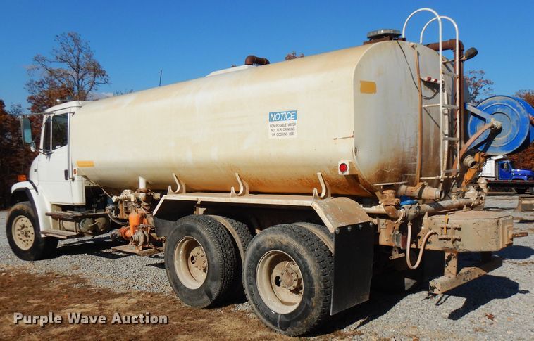 image for item FW9909 2000 Freightliner FL80  water truck