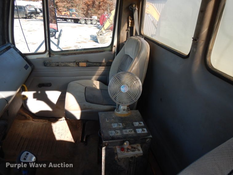 image for item FW9909 2000 Freightliner FL80  water truck