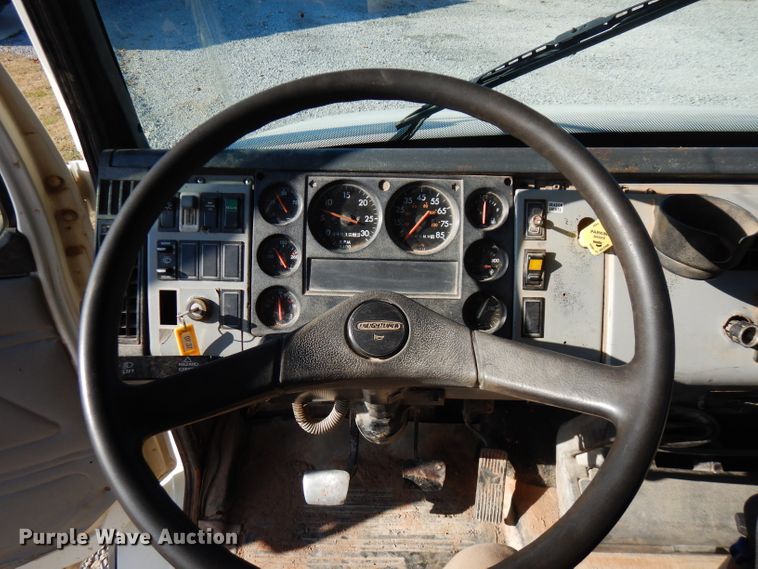 image for item FW9909 2000 Freightliner FL80  water truck