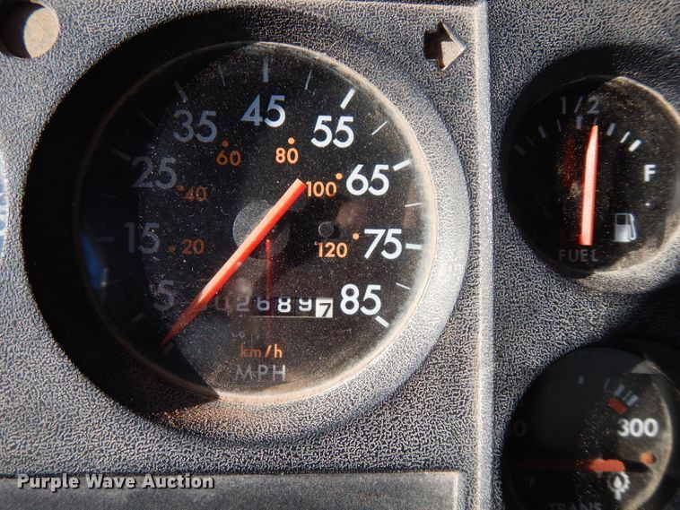 image for item FW9909 2000 Freightliner FL80  water truck