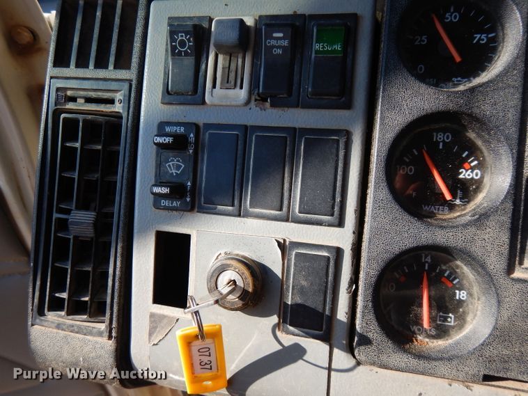 image for item FW9909 2000 Freightliner FL80  water truck