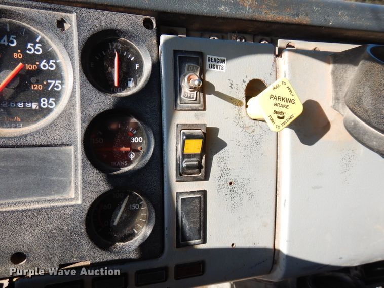 image for item FW9909 2000 Freightliner FL80  water truck