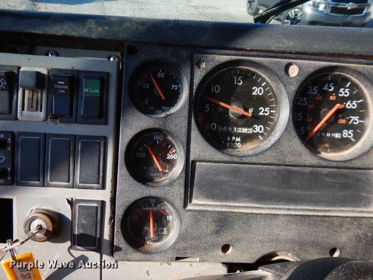 image for item FW9909 2000 Freightliner FL80  water truck