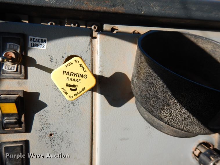 image for item FW9909 2000 Freightliner FL80  water truck