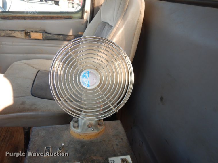 image for item FW9909 2000 Freightliner FL80  water truck