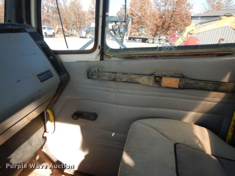 image for item FW9909 2000 Freightliner FL80  water truck