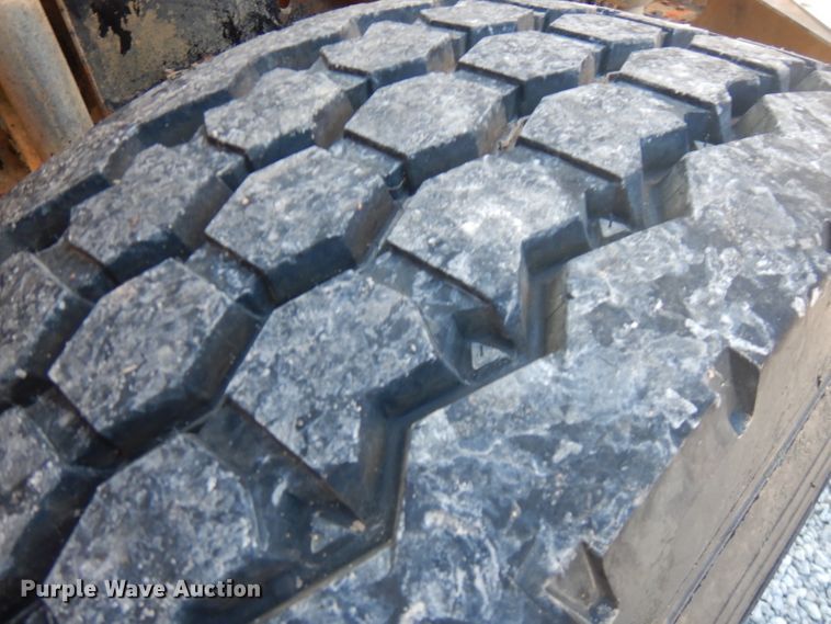 image for item FW9909 2000 Freightliner FL80  water truck