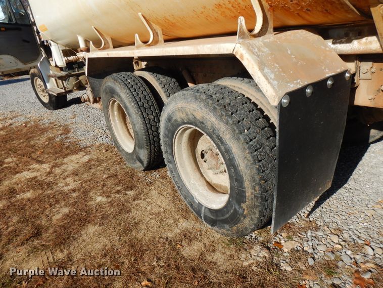 image for item FW9909 2000 Freightliner FL80  water truck