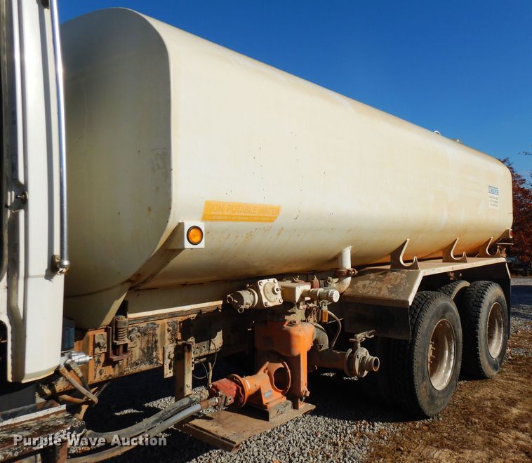 image for item FW9909 2000 Freightliner FL80  water truck