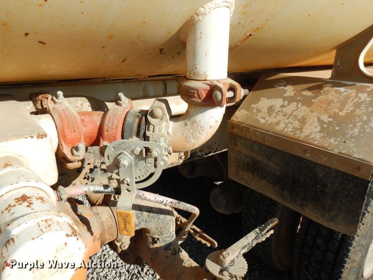 image for item FW9909 2000 Freightliner FL80  water truck