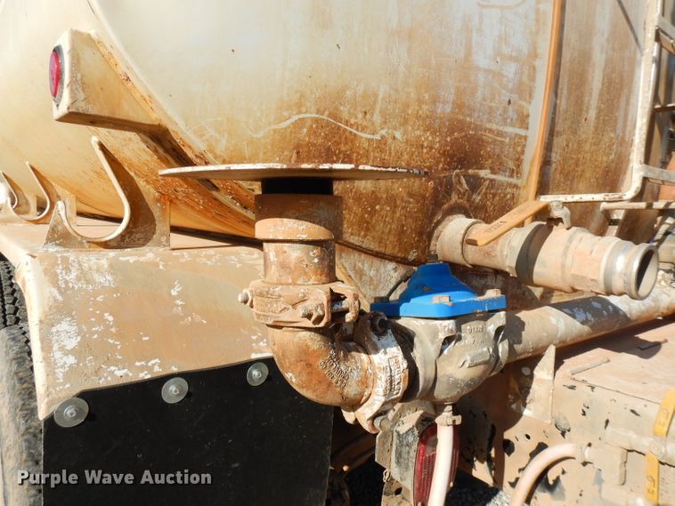 image for item FW9909 2000 Freightliner FL80  water truck