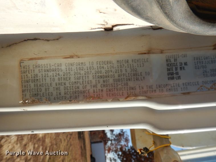 image for item FW9909 2000 Freightliner FL80  water truck