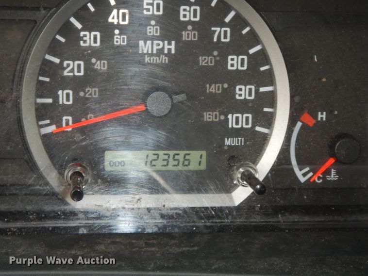 image for item FW9914 2017 Isuzu NPR  refrigerated truck