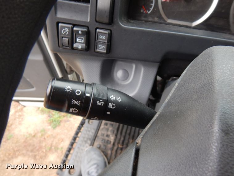 image for item FW9914 2017 Isuzu NPR  refrigerated truck