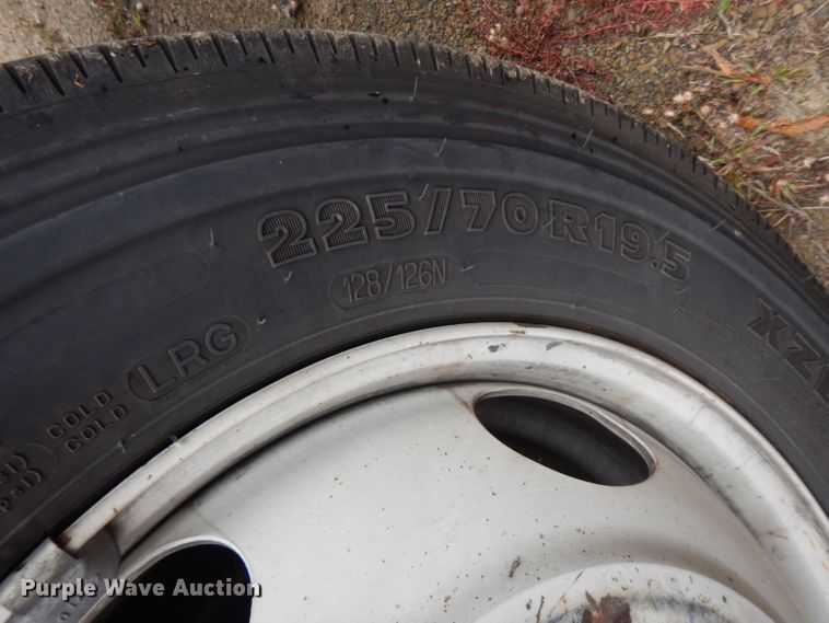 image for item FW9914 2017 Isuzu NPR  refrigerated truck