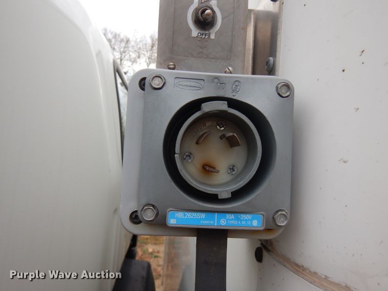 image for item FW9914 2017 Isuzu NPR  refrigerated truck