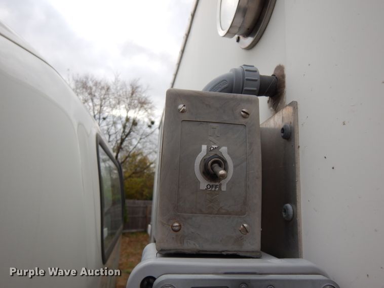 image for item FW9914 2017 Isuzu NPR  refrigerated truck