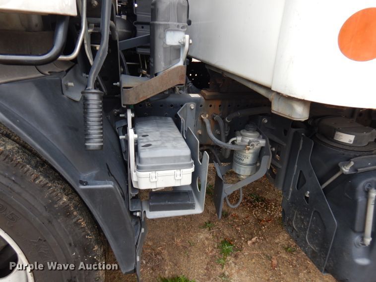 image for item FW9914 2017 Isuzu NPR  refrigerated truck