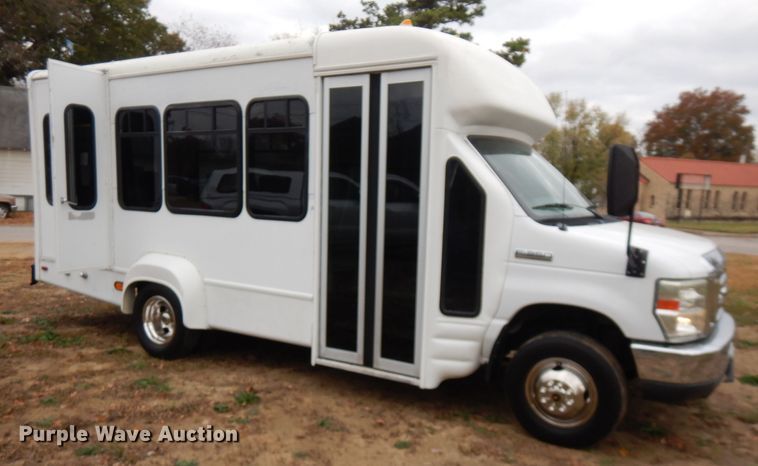 image for item FW9916 2008 Ford E350 Super Duty  shuttle bus