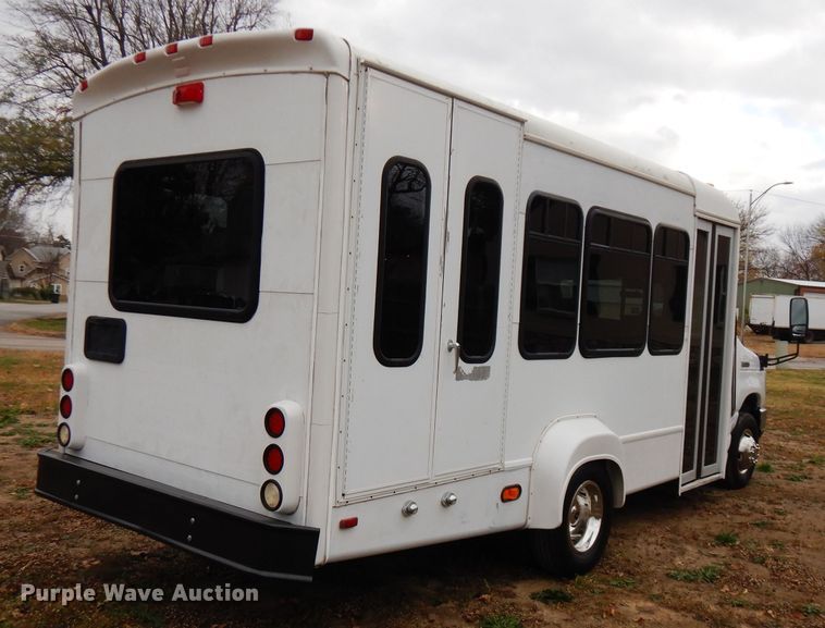 image for item FW9916 2008 Ford E350 Super Duty  shuttle bus
