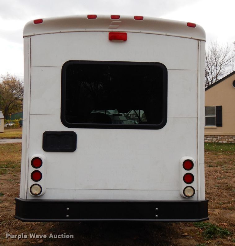 image for item FW9916 2008 Ford E350 Super Duty  shuttle bus