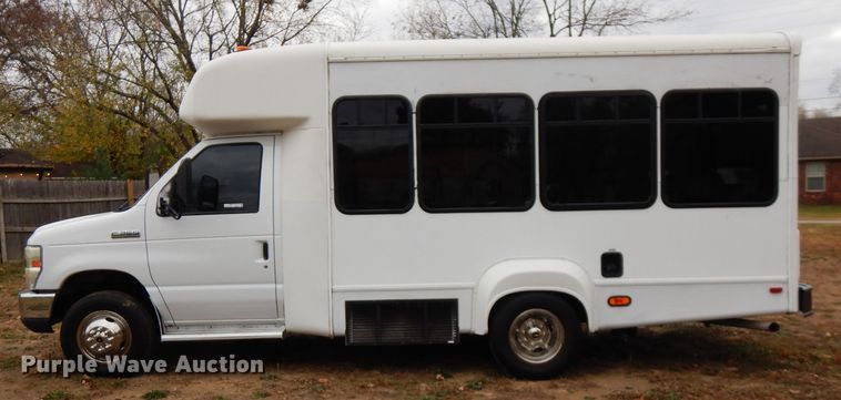 image for item FW9916 2008 Ford E350 Super Duty  shuttle bus