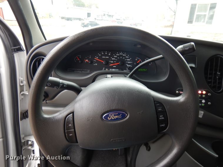 image for item FW9916 2008 Ford E350 Super Duty  shuttle bus