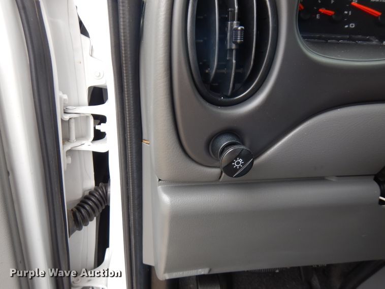 image for item FW9916 2008 Ford E350 Super Duty  shuttle bus