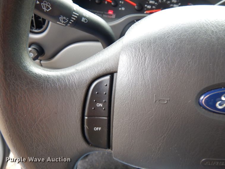 image for item FW9916 2008 Ford E350 Super Duty  shuttle bus