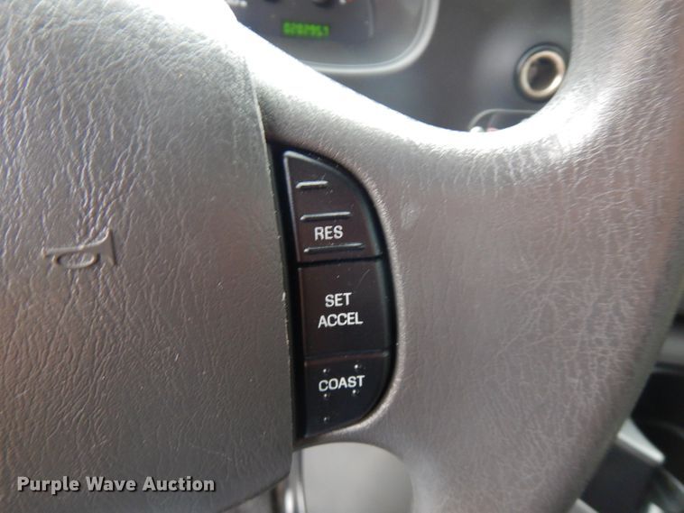 image for item FW9916 2008 Ford E350 Super Duty  shuttle bus