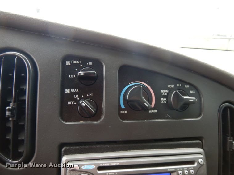 image for item FW9916 2008 Ford E350 Super Duty  shuttle bus