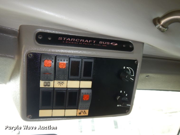 image for item FW9916 2008 Ford E350 Super Duty  shuttle bus