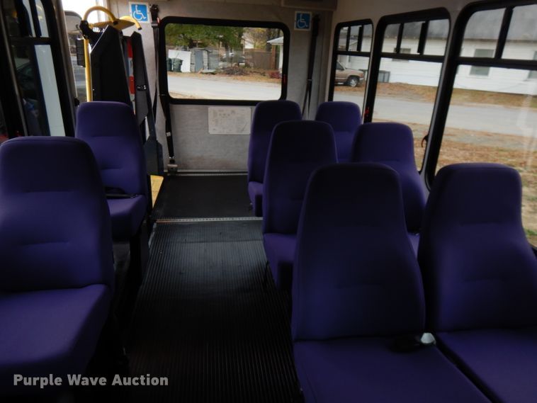 image for item FW9916 2008 Ford E350 Super Duty  shuttle bus