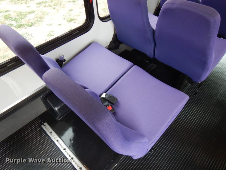 image for item FW9916 2008 Ford E350 Super Duty  shuttle bus