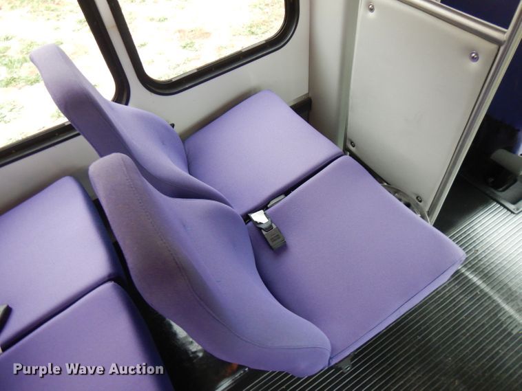 image for item FW9916 2008 Ford E350 Super Duty  shuttle bus