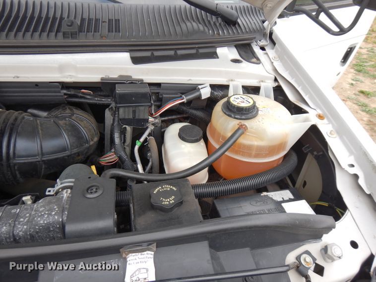 image for item FW9916 2008 Ford E350 Super Duty  shuttle bus