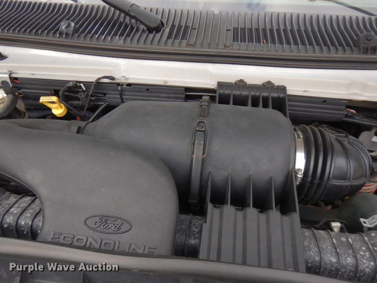 image for item FW9916 2008 Ford E350 Super Duty  shuttle bus