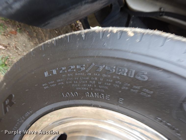 image for item FW9916 2008 Ford E350 Super Duty  shuttle bus