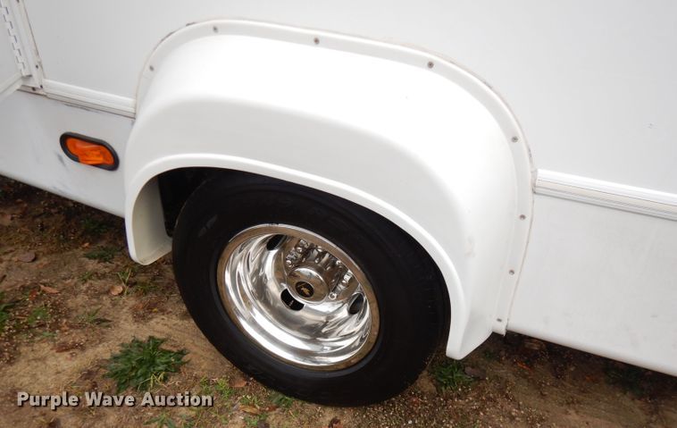 image for item FW9916 2008 Ford E350 Super Duty  shuttle bus