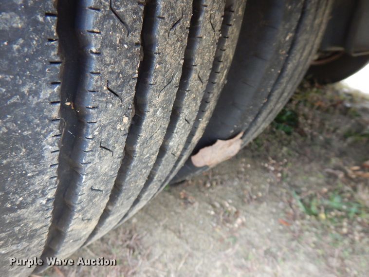 image for item FW9916 2008 Ford E350 Super Duty  shuttle bus