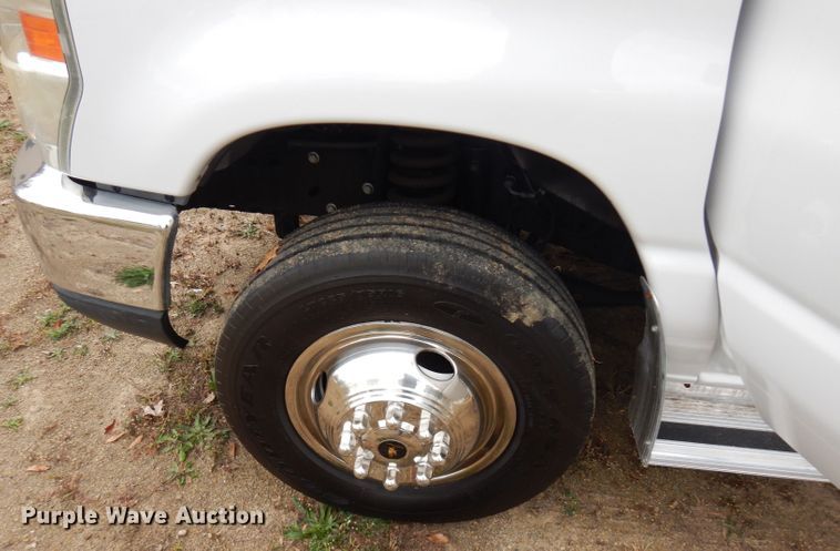 image for item FW9916 2008 Ford E350 Super Duty  shuttle bus