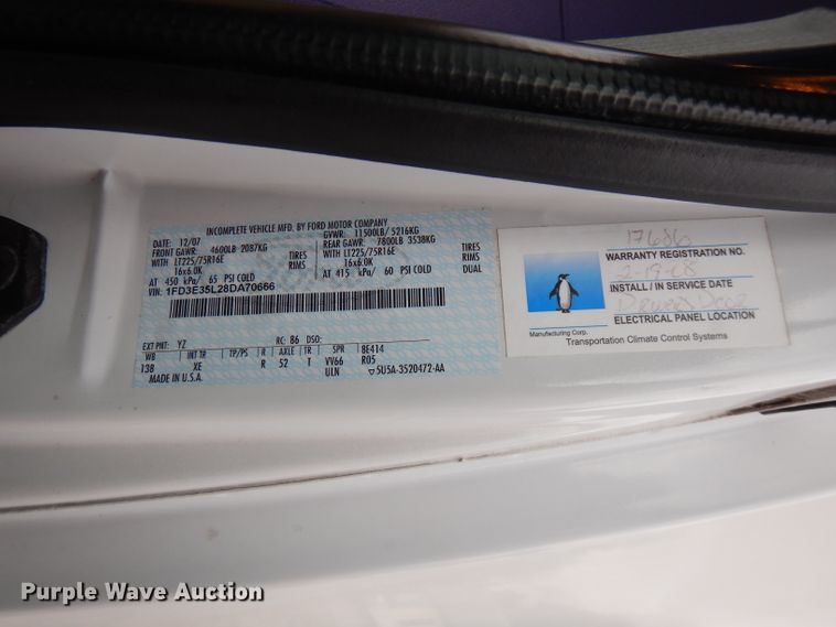 image for item FW9916 2008 Ford E350 Super Duty  shuttle bus