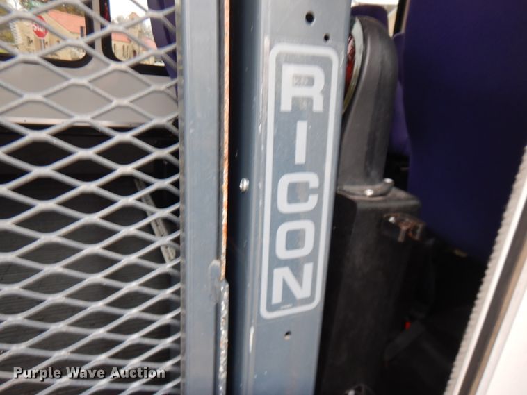 image for item FW9916 2008 Ford E350 Super Duty  shuttle bus