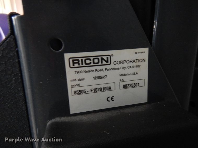 image for item FW9916 2008 Ford E350 Super Duty  shuttle bus