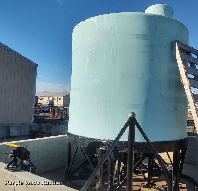 image for item FY9768 5,500 gallon storage tank