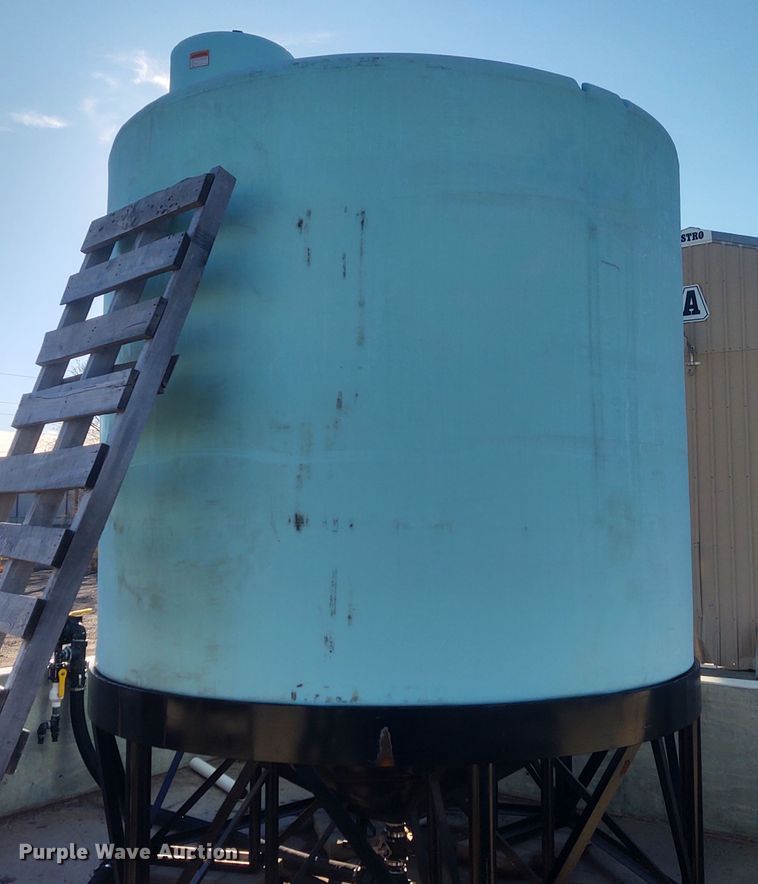image for item FY9768 5,500 gallon storage tank