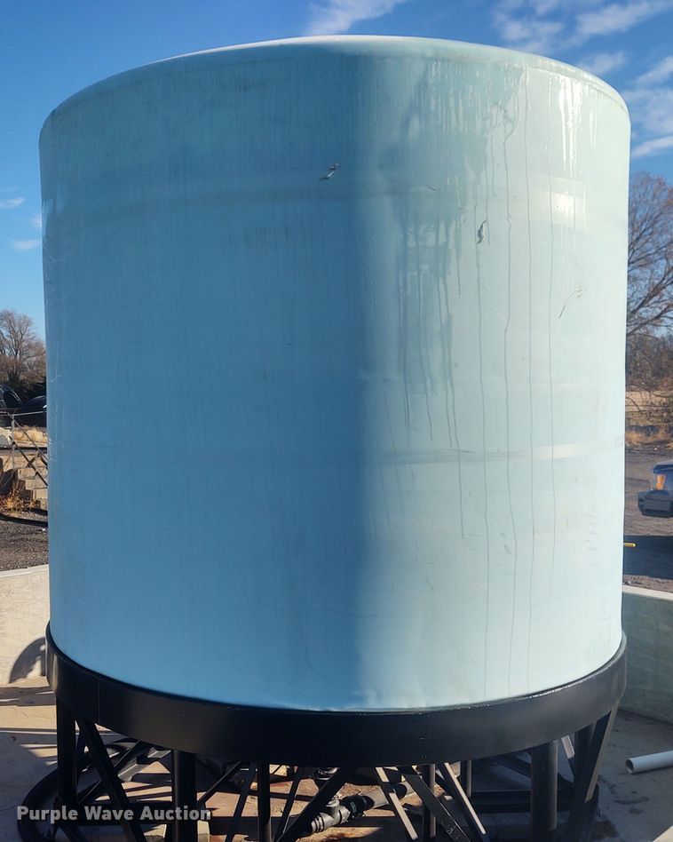 image for item FY9768 5,500 gallon storage tank